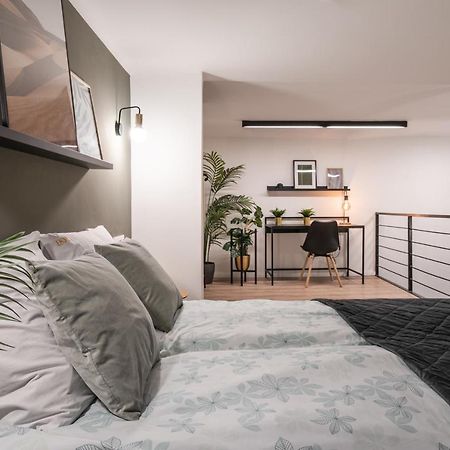 D24 - Historic Quarter Design Loft - Best Location By Bqa Budapest Bagian luar foto
